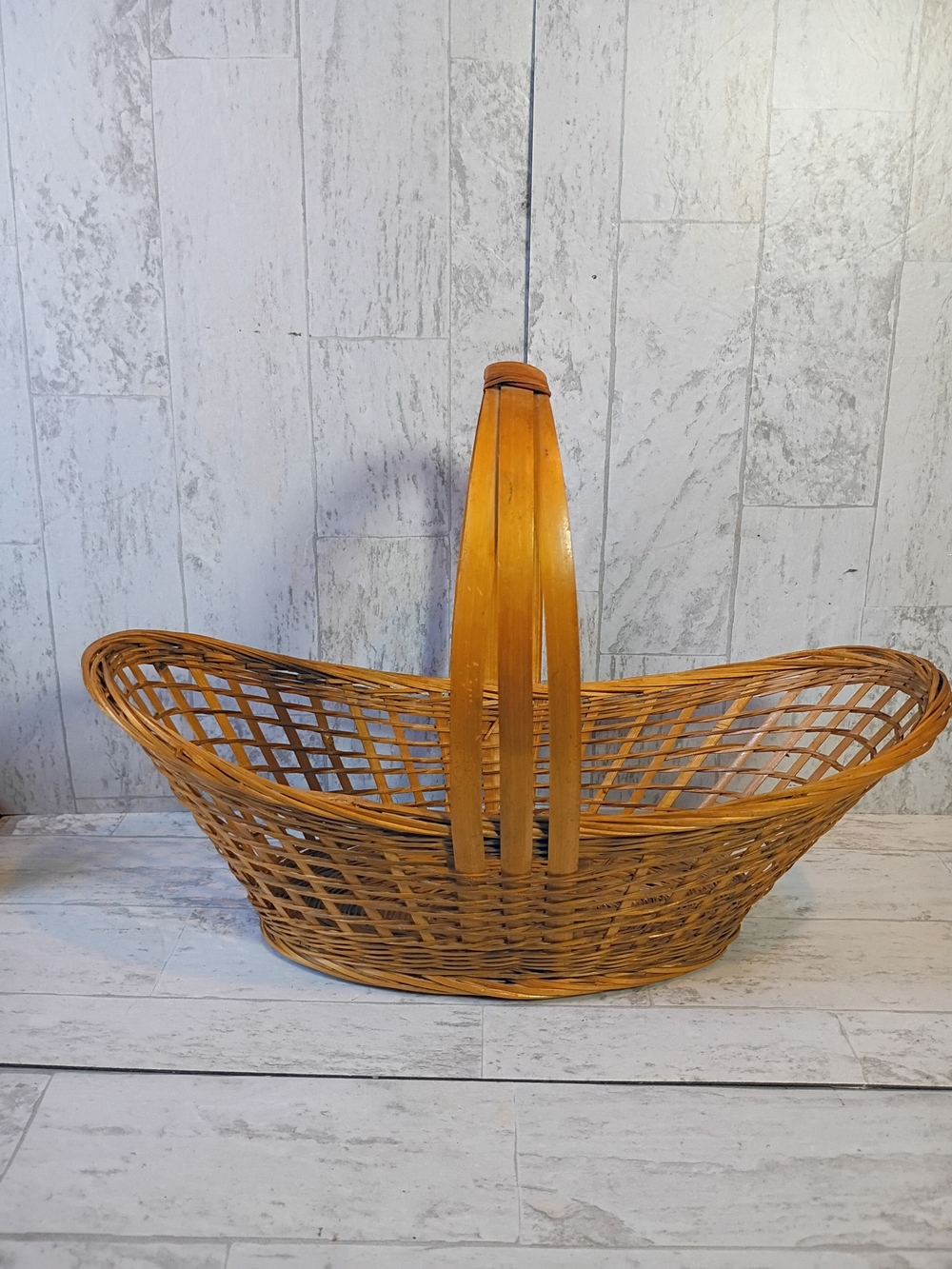 VTG 70s Rustic cottagecore wicker Rattan picnic storage Basket In Warm Haney Bro